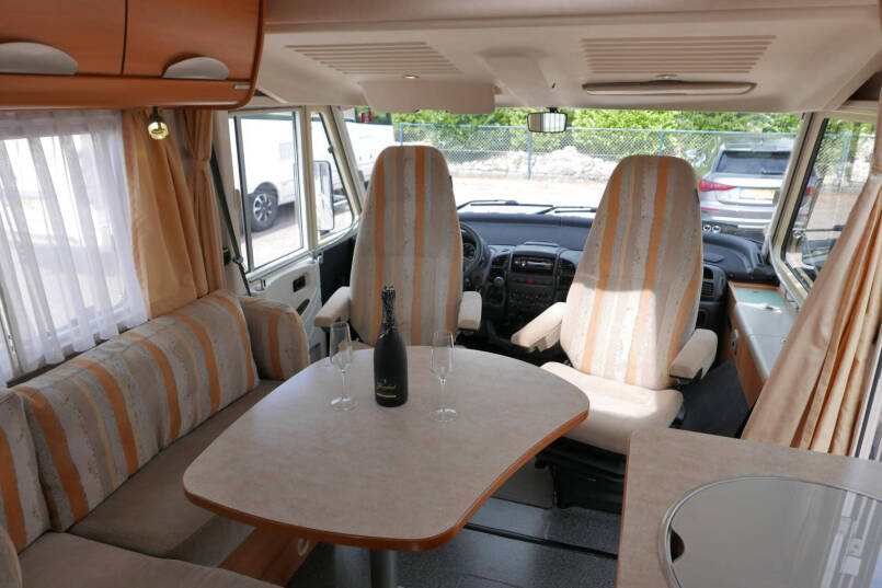 Hymer B 514 | Laag vast bed | Hefbed | Dubbele bodem 22