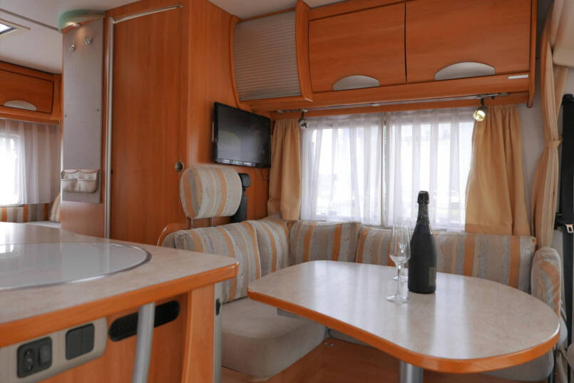 Hymer B 514 | Laag vast bed | Hefbed | Dubbele bodem 23
