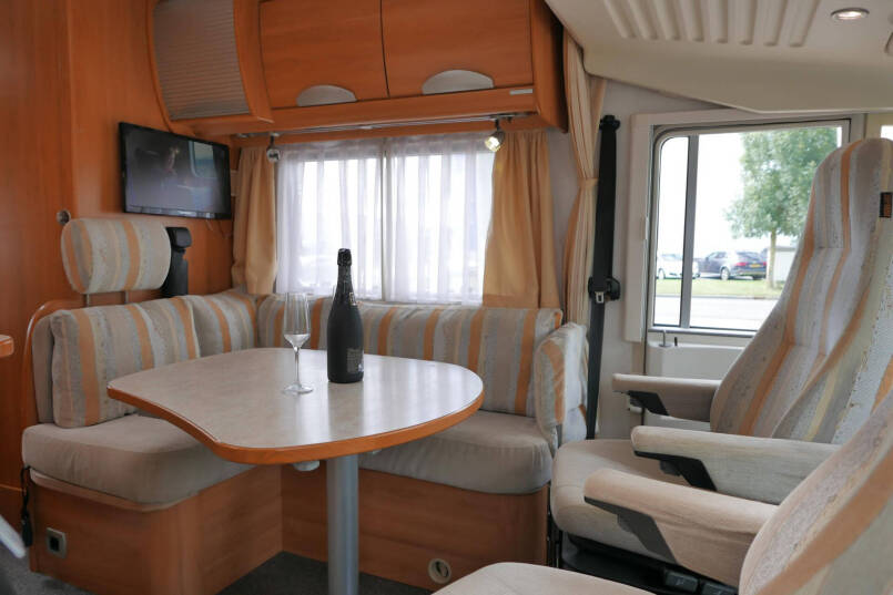 Hymer B 514 | Laag vast bed | Hefbed | Dubbele bodem 24