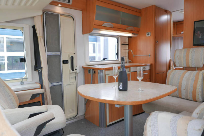 Hymer B 514 | Laag vast bed | Hefbed | Dubbele bodem 25