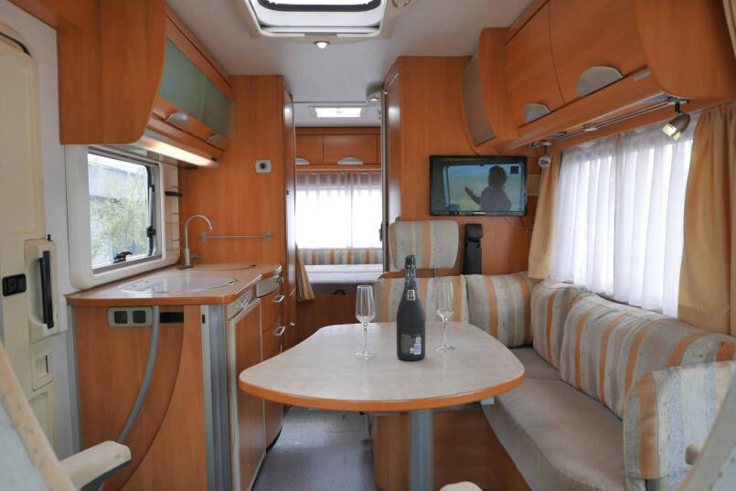 Hymer B 514 | Laag vast bed | Hefbed | Dubbele bodem 26