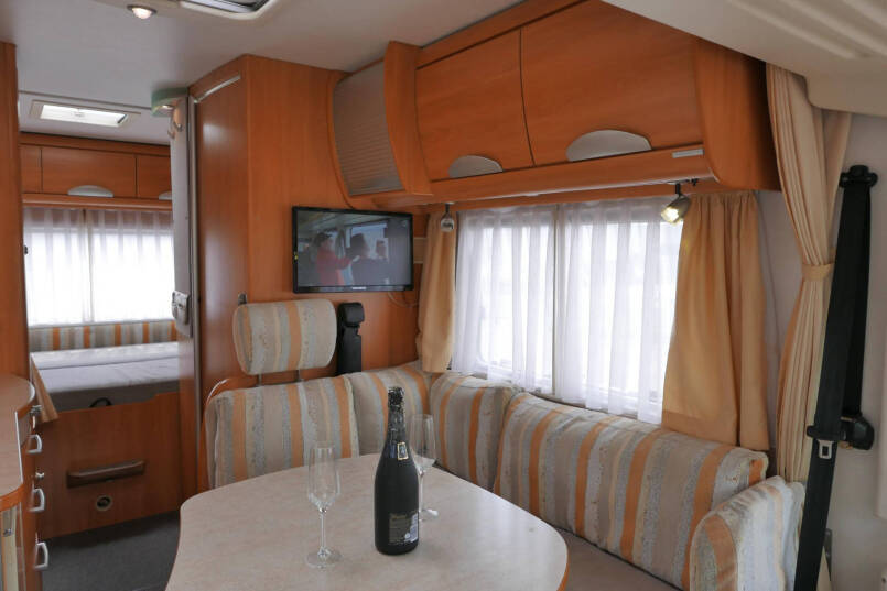 Hymer B 514 | Laag vast bed | Hefbed | Dubbele bodem 27
