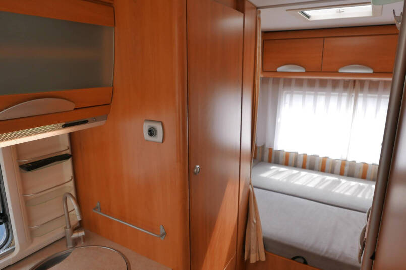 Hymer B 514 | Laag vast bed | Hefbed | Dubbele bodem 34