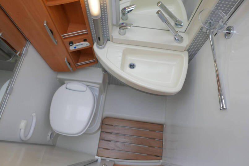 Hymer B 514 | Laag vast bed | Hefbed | Dubbele bodem 42