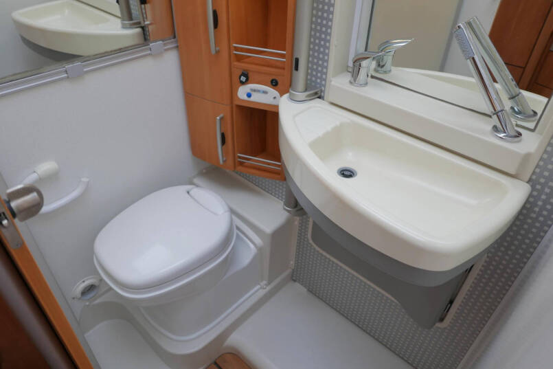Hymer B 514 | Laag vast bed | Hefbed | Dubbele bodem 43