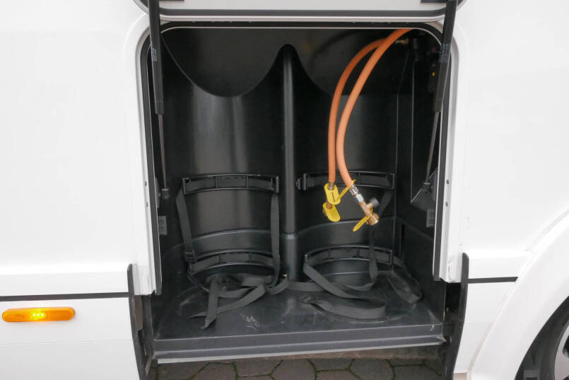 Niesmann + Bischoff Arto 79E 9G Automaat | Levelsysteem | Lithium | luchtvering | Omvormer | 17