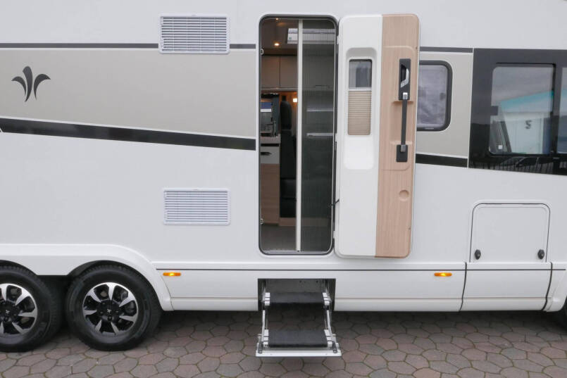 Niesmann + Bischoff Arto 79E 9G Automaat | Levelsysteem | Lithium | luchtvering | Omvormer | 18