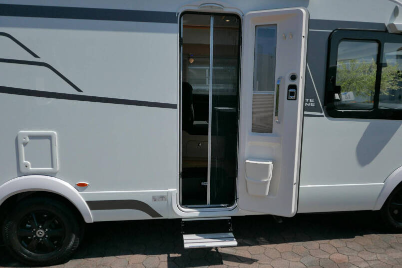 Hymer BMC-I 600 WhiteLine | Bovenkastjes | Levelsysteem | Lithium | Mercedes | 19