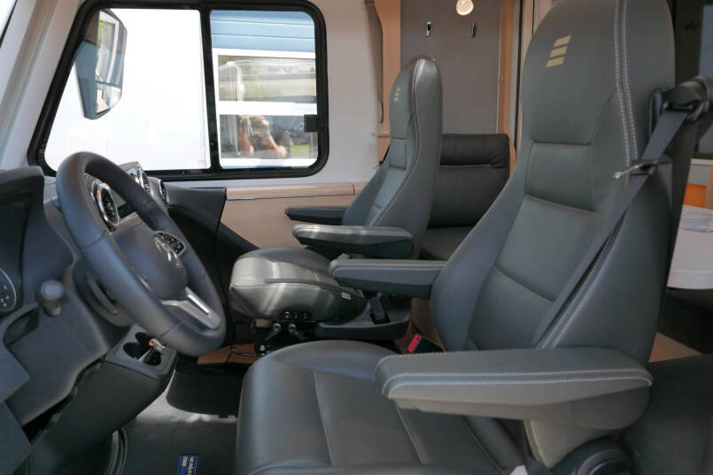 Hymer BMC-I 600 WhiteLine | Bovenkastjes | Levelsysteem | Lithium | Mercedes | 23