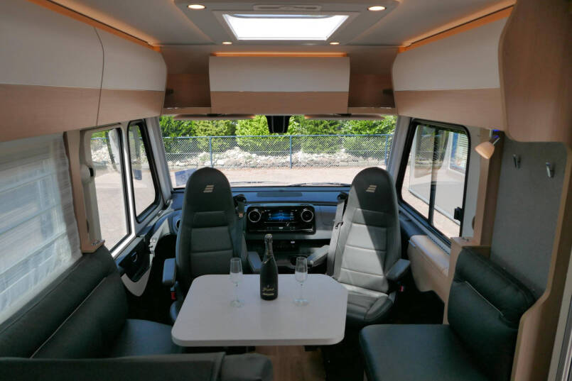Hymer BMC-I 600 WhiteLine | Bovenkastjes | Levelsysteem | Lithium | Mercedes | 26