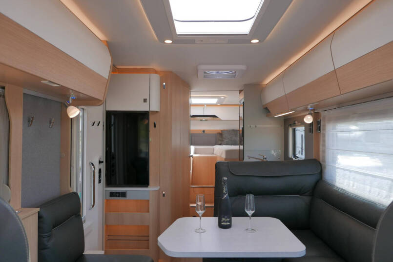 Hymer BMC-I 600 WhiteLine | Bovenkastjes | Levelsysteem | Lithium | Mercedes | 31
