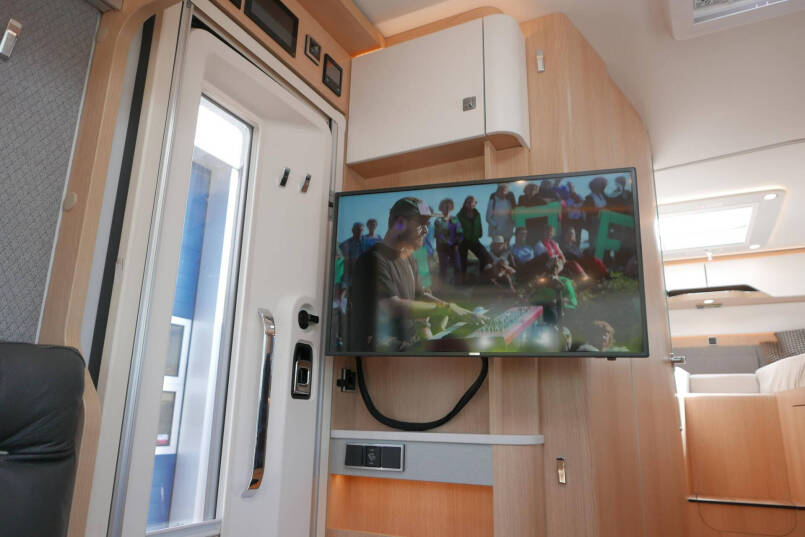 Hymer BMC-I 600 WhiteLine | Bovenkastjes | Levelsysteem | Lithium | Mercedes | 34