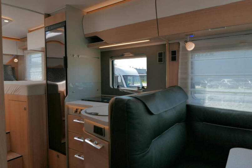 Hymer BMC-I 600 WhiteLine | Bovenkastjes | Levelsysteem | Lithium | Mercedes | 36