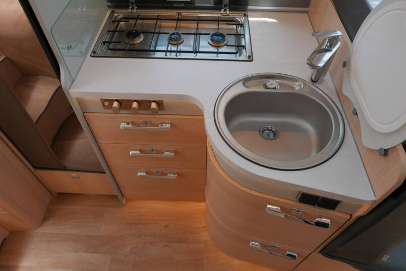Hymer BMC-I 600 WhiteLine | Bovenkastjes | Levelsysteem | Lithium | Mercedes | 37