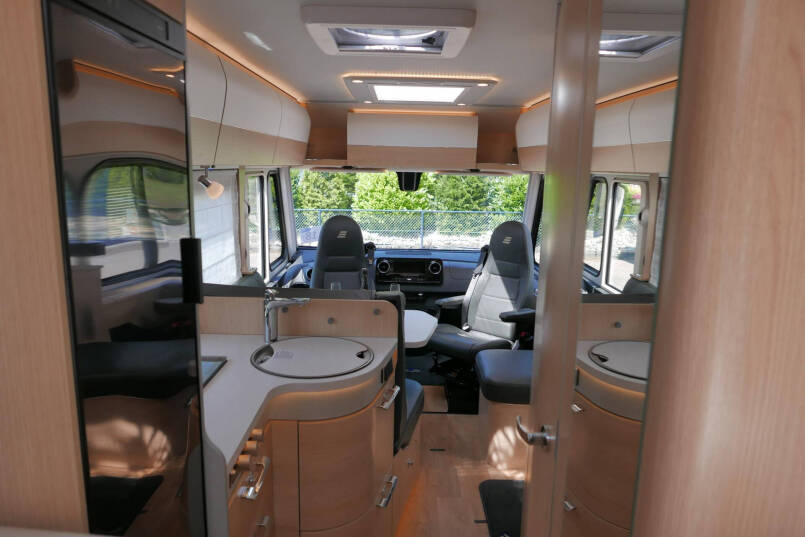Hymer BMC-I 600 WhiteLine | Bovenkastjes | Levelsysteem | Lithium | Mercedes | 48