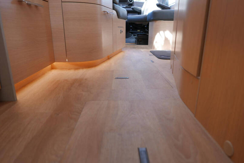 Hymer BMC-I 600 WhiteLine | Bovenkastjes | Levelsysteem | Lithium | Mercedes | 50