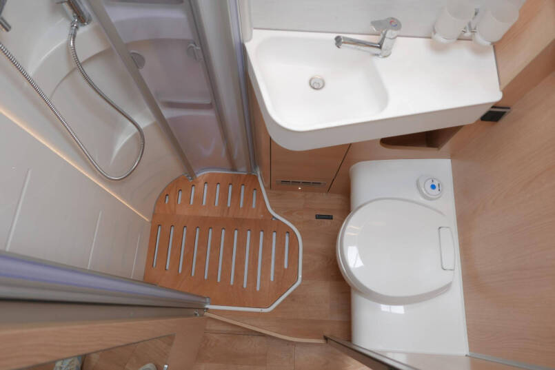 Hymer BMC-I 600 WhiteLine | Bovenkastjes | Levelsysteem | Lithium | Mercedes | 51