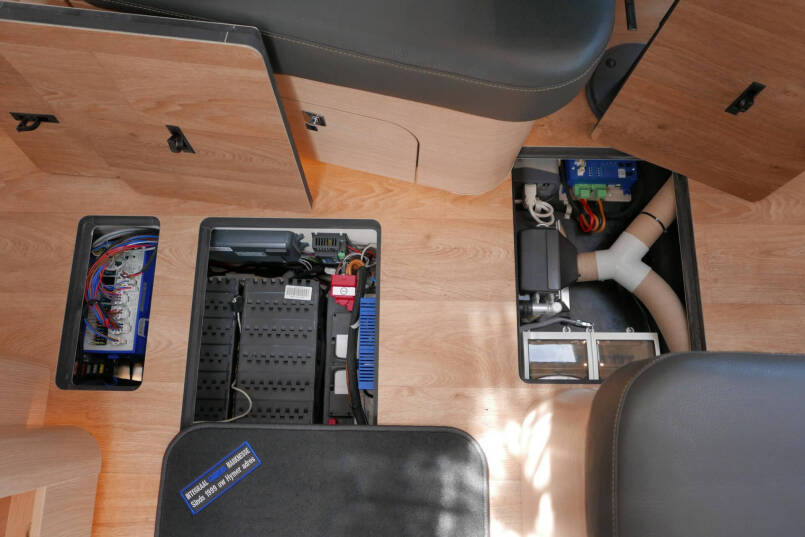 Hymer BMC-I 600 WhiteLine | Bovenkastjes | Levelsysteem | Lithium | Mercedes | 54