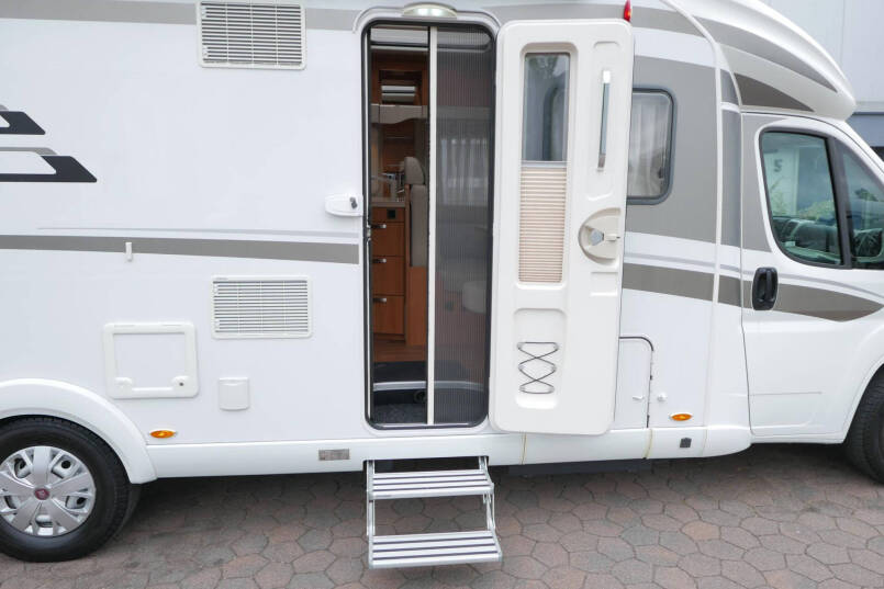 Hymer T 708 SL | 3.0 Automaat | Queensbed | Vlakke vloer | Airco 17