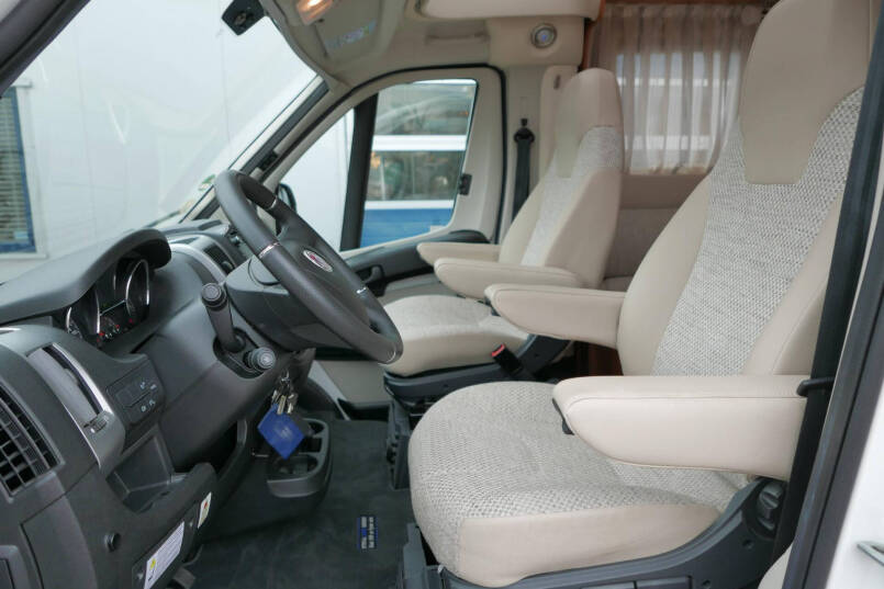 Hymer T 708 SL | 3.0 Automaat | Queensbed | Vlakke vloer | Airco 21