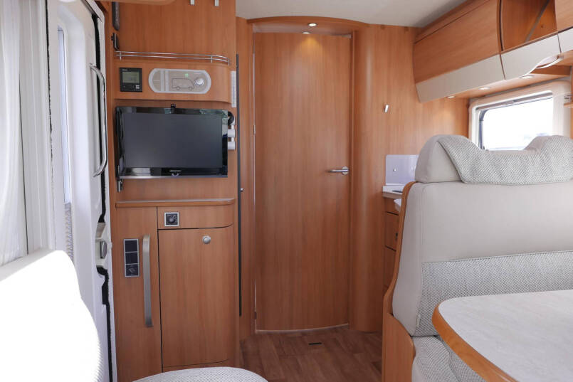 Hymer T 708 SL | 3.0 Automaat | Queensbed | Vlakke vloer | Airco 32