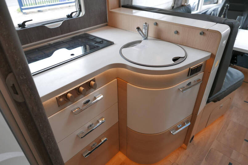 Hymer BML-I 790 MasterLine | Levelsysteem | Queensbed | Mercedes-Benz | 36