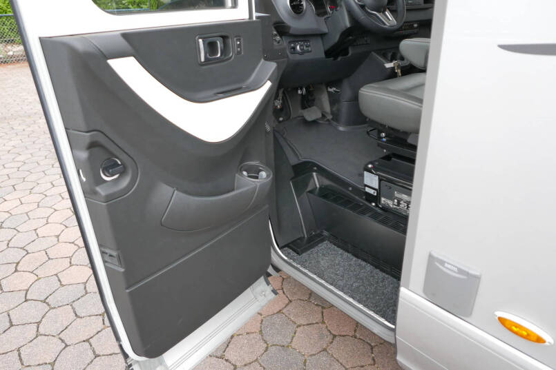 Hymer BML-I 790 MasterLine | Queensbed | Levelsysteem | Hefbed | Lithium | 19