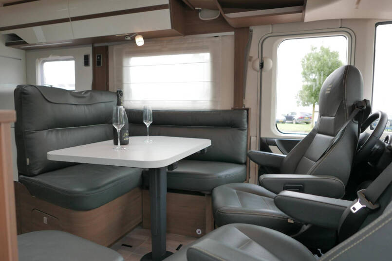 Hymer BML-I 790 MasterLine | Queensbed | Levelsysteem | Hefbed | Lithium | 28