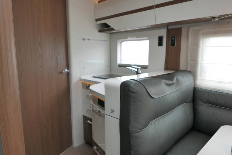 Hymer BML-I 790 MasterLine | Queensbed | Levelsysteem | Hefbed | Lithium | 36