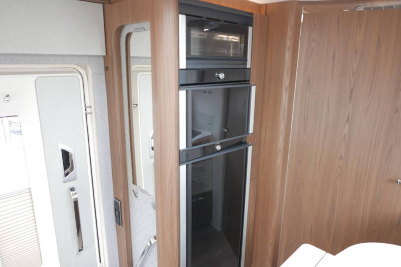 Hymer BML-I 790 MasterLine | Queensbed | Levelsysteem | Hefbed | Lithium | 37