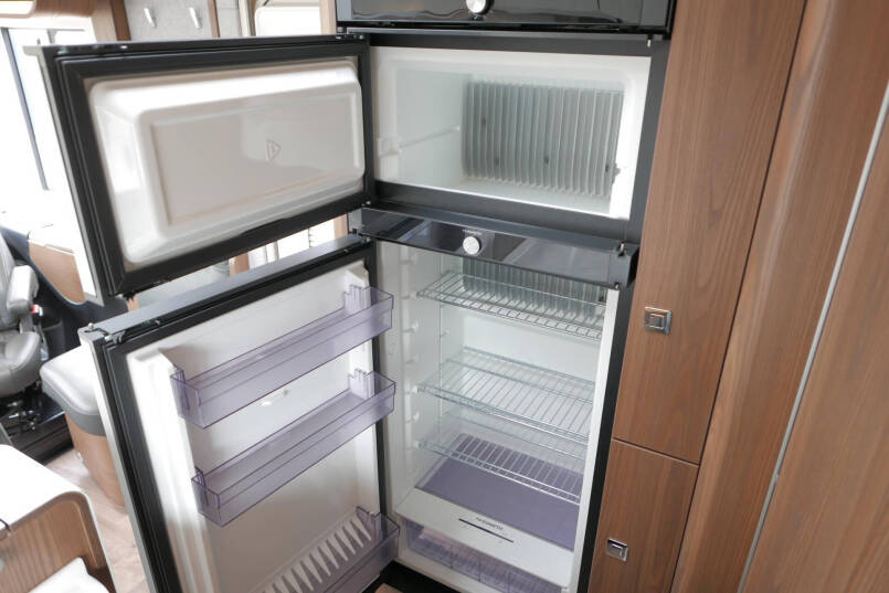 Hymer BML-I 790 MasterLine | Queensbed | Levelsysteem | Hefbed | Lithium | 38