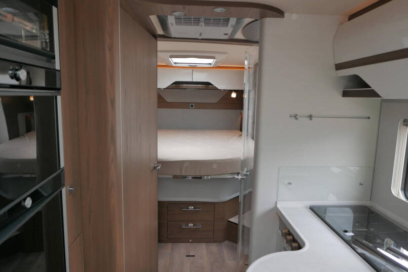 Hymer BML-I 790 MasterLine | Queensbed | Levelsysteem | Hefbed | Lithium | 43