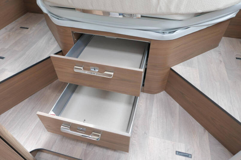 Hymer BML-I 790 MasterLine | Queensbed | Levelsysteem | Hefbed | Lithium | 48