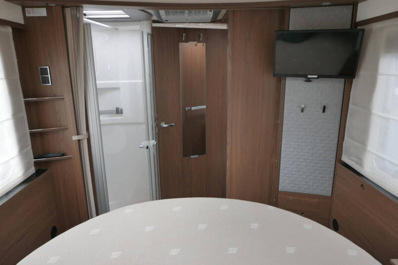 Hymer BML-I 790 MasterLine | Queensbed | Levelsysteem | Hefbed | Lithium | 53