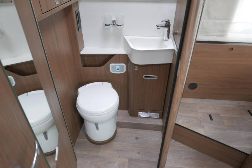Hymer BML-I 790 MasterLine | Queensbed | Levelsysteem | Hefbed | Lithium | 57
