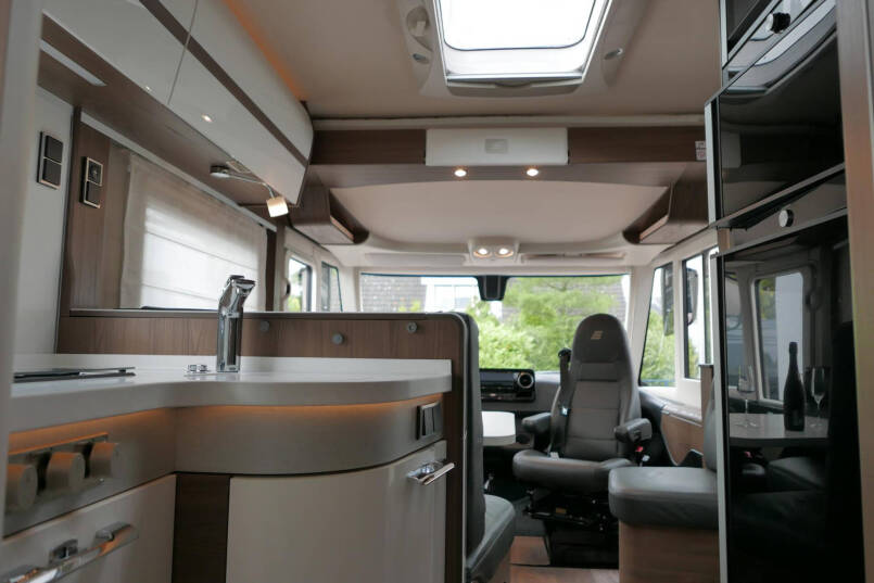 Hymer BML-I 790 MasterLine | Queensbed | Levelsysteem | Hefbed | Lithium | 58