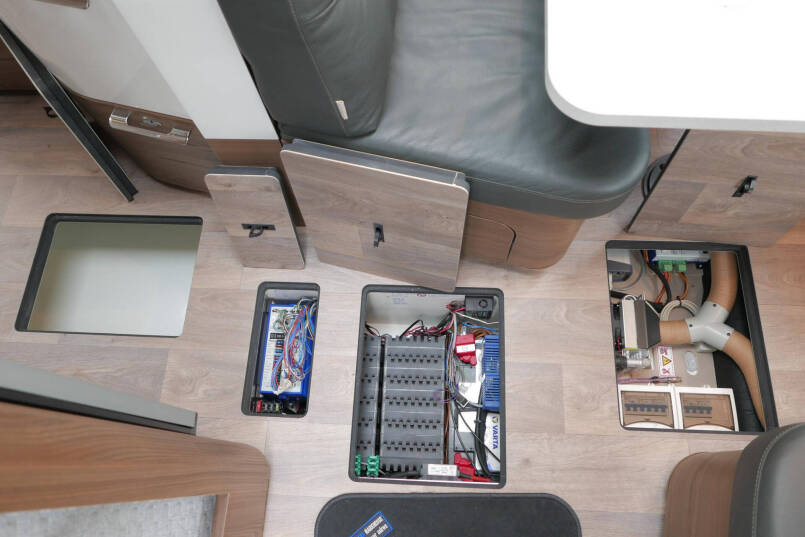 Hymer BML-I 790 MasterLine | Queensbed | Levelsysteem | Hefbed | Lithium | 60