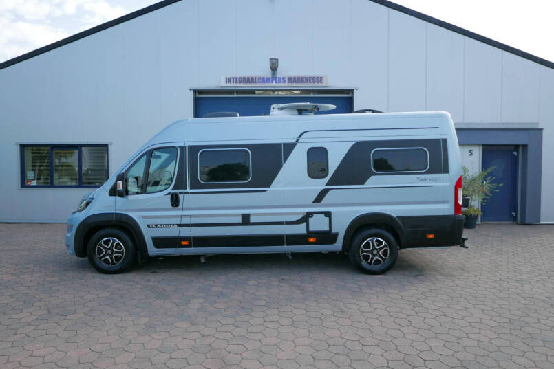 Adria Twin Plus 640 SGX | Automaat | Levelsysteem | Maxi chassis | Schotel 2