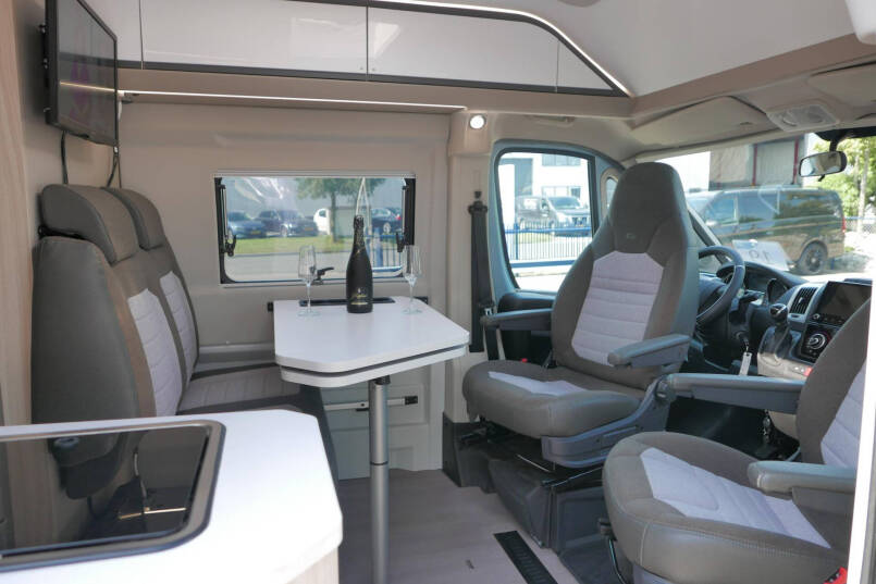 Adria Twin Plus 640 SGX | Automaat | Levelsysteem | Maxi chassis | Schotel 32