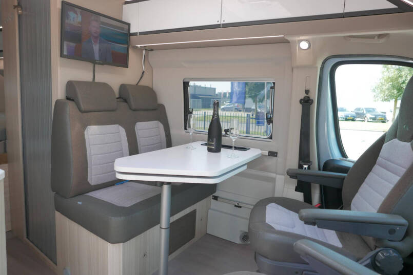 Adria Twin Plus 640 SGX | Automaat | Levelsysteem | Maxi chassis | Schotel 33