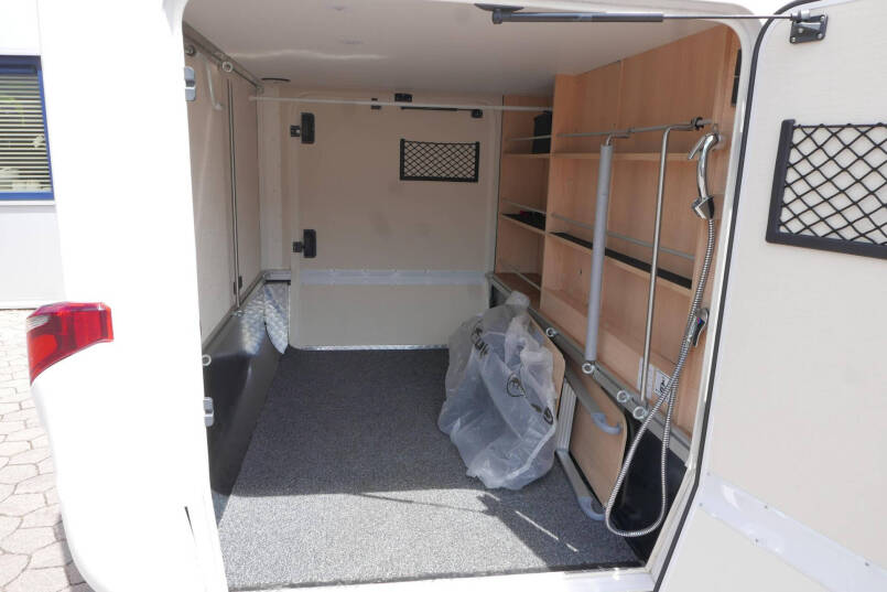 Hymer BMC-I 680 | Levelsysteem | 5 persoons  | Airco | Lithium 12