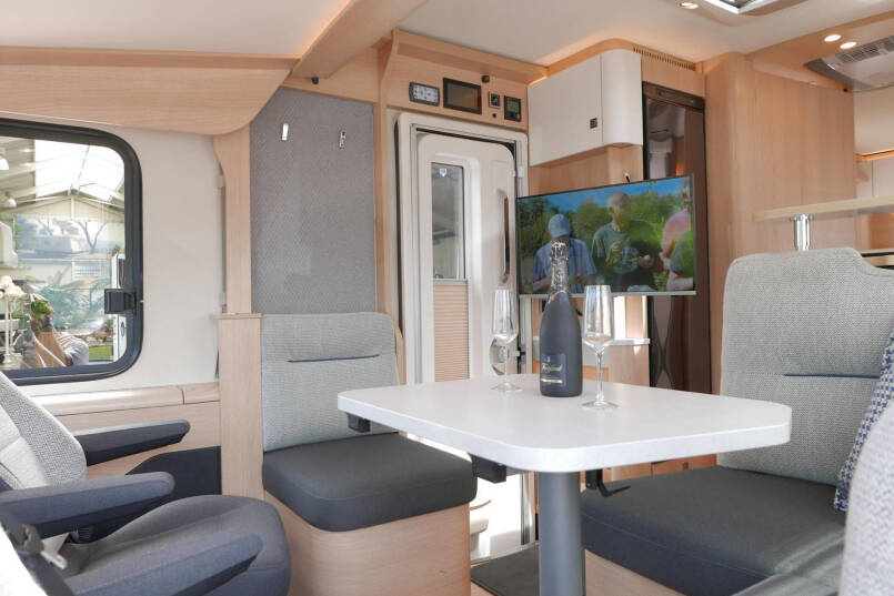 Hymer BMC-I 680 | Levelsysteem | 5 persoons  | Airco | Lithium 28