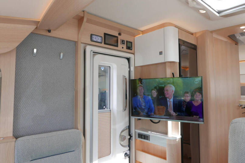 Hymer BMC-I 680 | Levelsysteem | 5 persoons  | Airco | Lithium 31