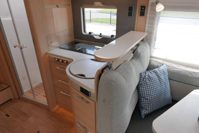 Hymer BMC-I 680 | Levelsysteem | 5 persoons  | Airco | Lithium 32