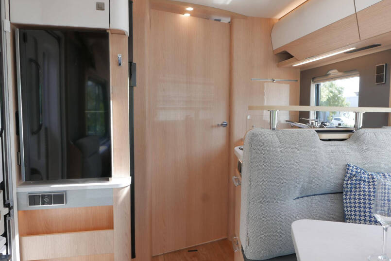 Hymer BMC-I 680 | Levelsysteem | 5 persoons  | Airco | Lithium 33