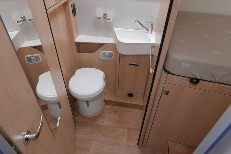 Hymer BMC-I 680 | Levelsysteem | 5 persoons  | Airco | Lithium 49