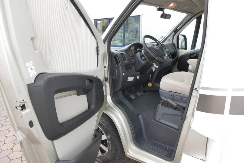 Hymer T 698 CL | 180 PK | AL-KO maxi | Queensbed 20