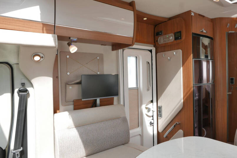 Hymer T 698 CL | 180 PK | AL-KO maxi | Queensbed 31