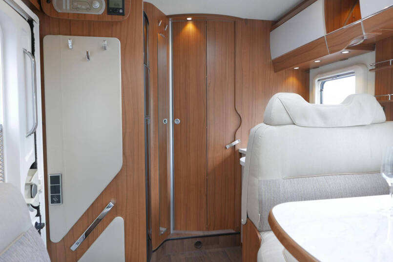Hymer T 698 CL | 180 PK | AL-KO maxi | Queensbed 34