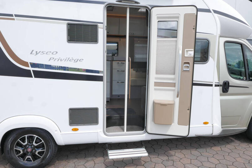 Bürstner Lyseo 736 Privilege | Automaat | Levelsysteem | Face to face | 15